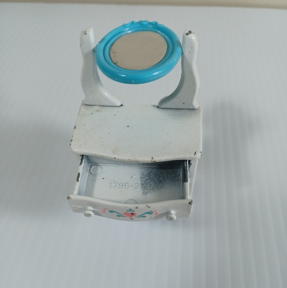 Vintage 1980 Dresser w/Mirror  high Mattel Doll House Furniture Hong Kong 3in - Picture 3 of 10